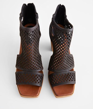 Mia Sharla Heeled Sandal misc detail 3 view