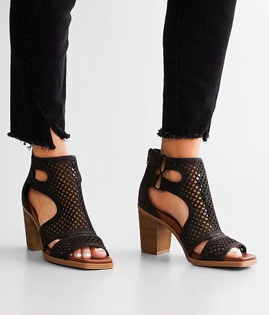 Mia Sharla Heeled Sandal misc detail 4 view