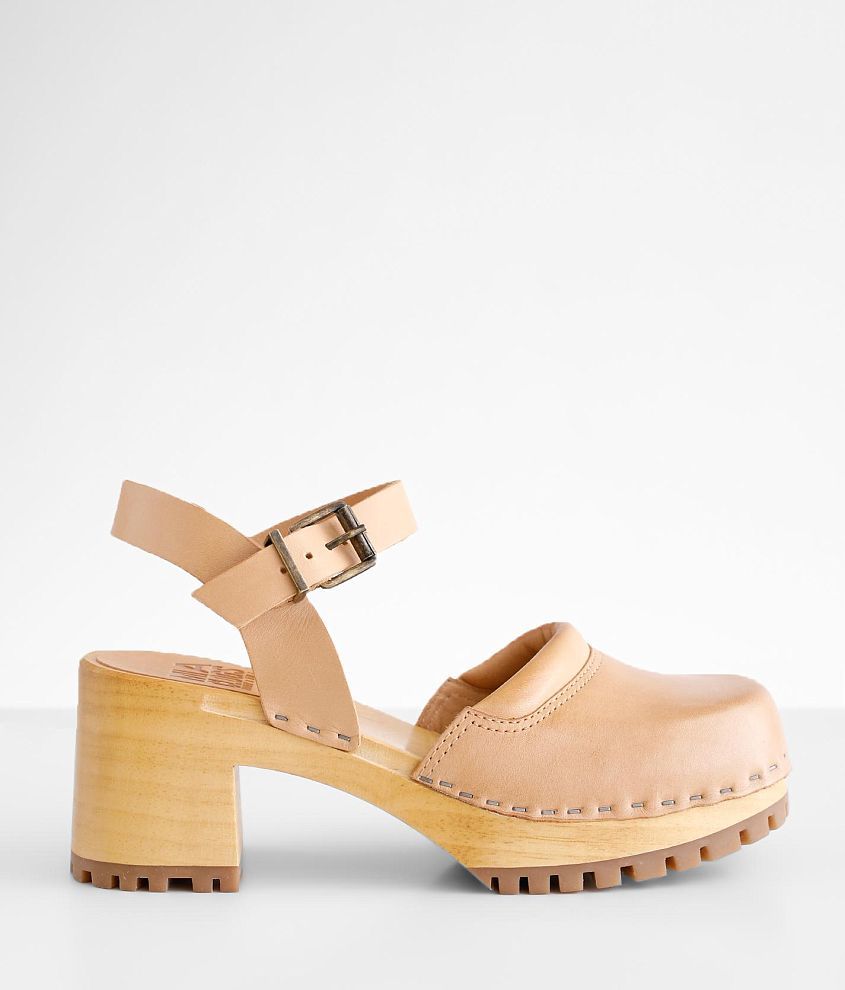 Mia Kaolin Leather Heeled Clog Shoe - Women's Shoes in Nude | Buckle