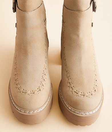 Mia Gianina Chelsea Ankle Boot misc detail 3 view