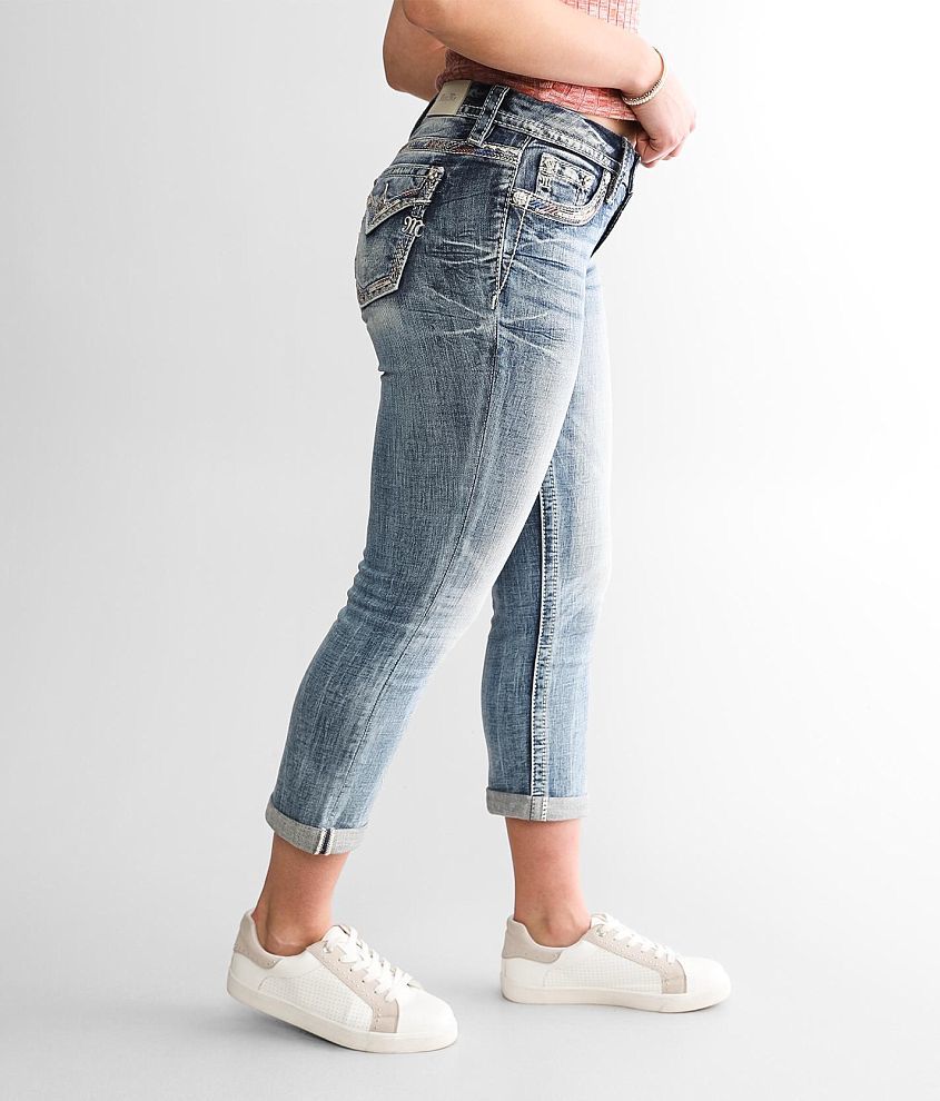 Curvy Mid-Rise Cuffed Stretch Capri Jean - thumbnail 3