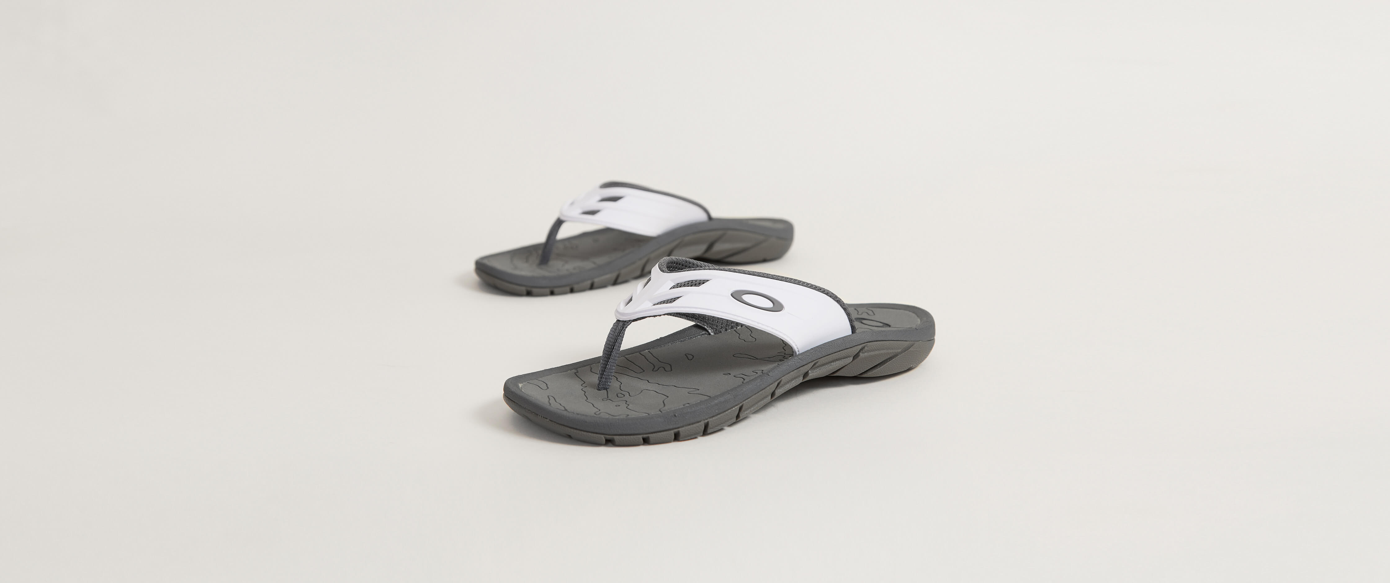 oakley supercoil flip flops mens