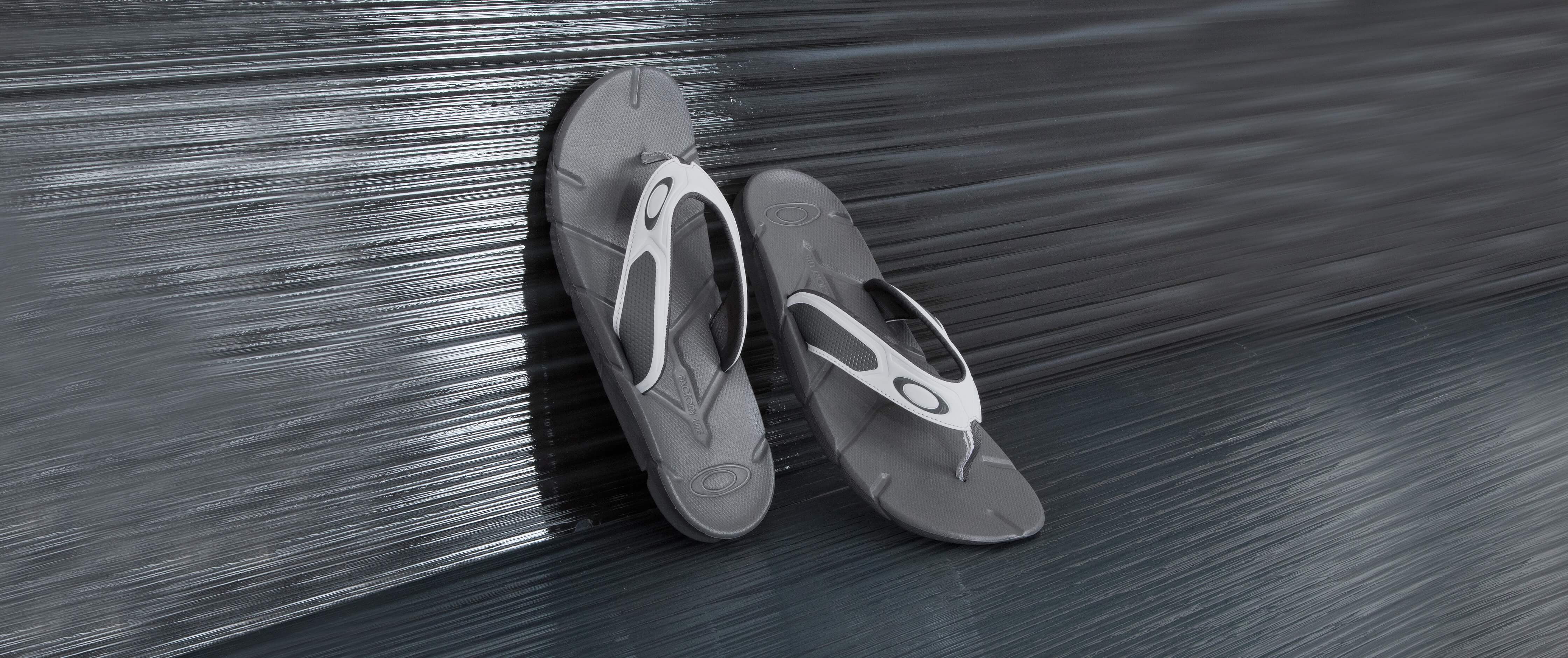 oakley factory lite flip flops