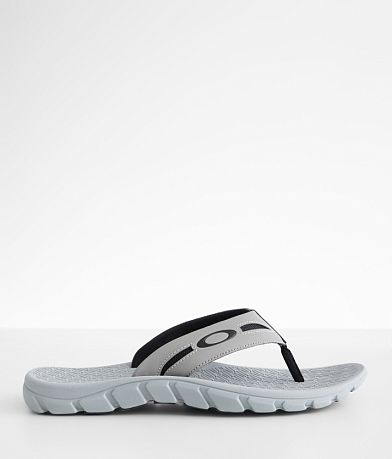 Oakley Operative 2.0 Flip front view