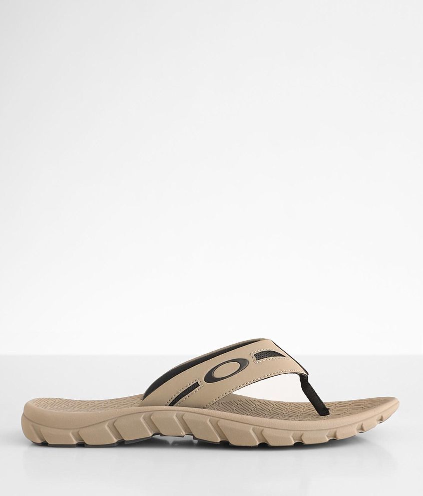 Oakley flip flops hotsell