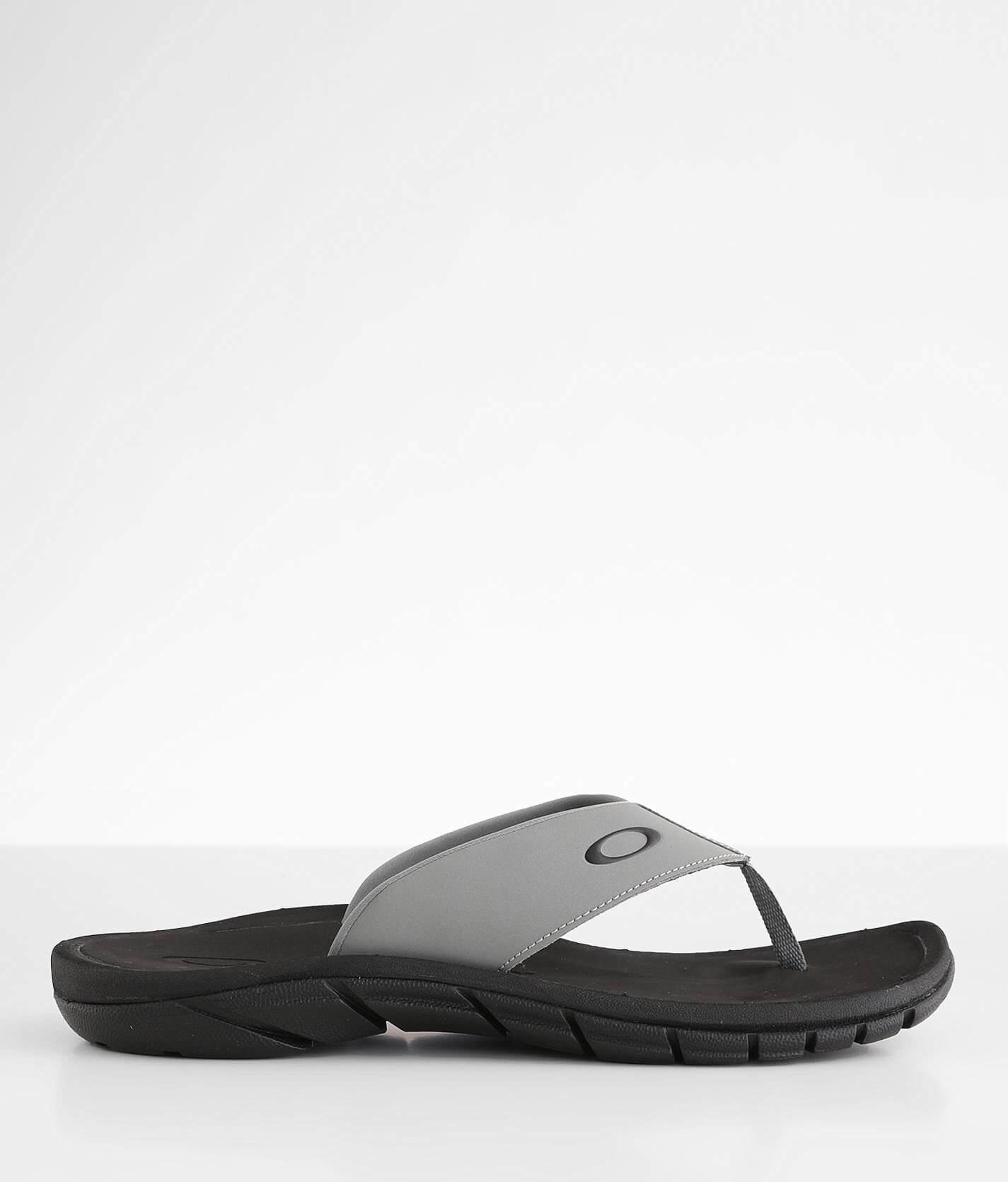 Oakley men's super coil 2.0 online sandal