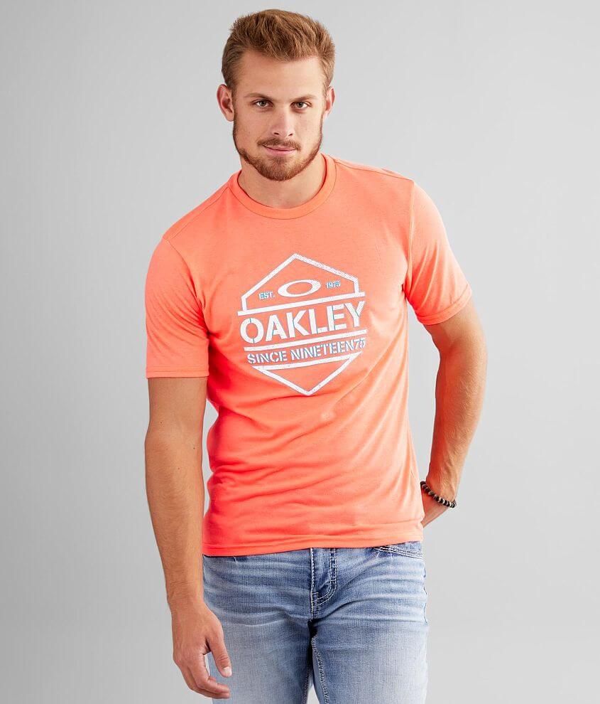 Oakley MFG O Hydrolix™ T-Shirt - Men's Activewear in Coral Glow | Buckle