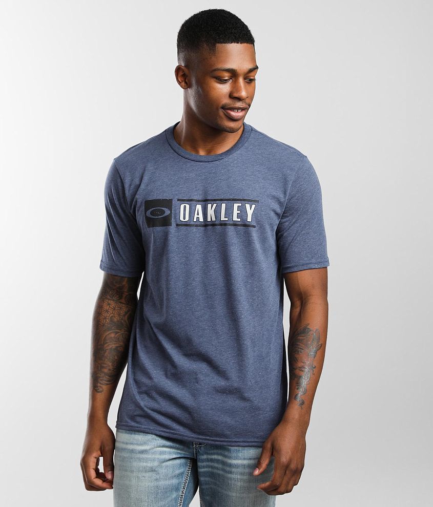 Oakley Channel Stripe O Hydrolix&#8482; T-Shirt front view