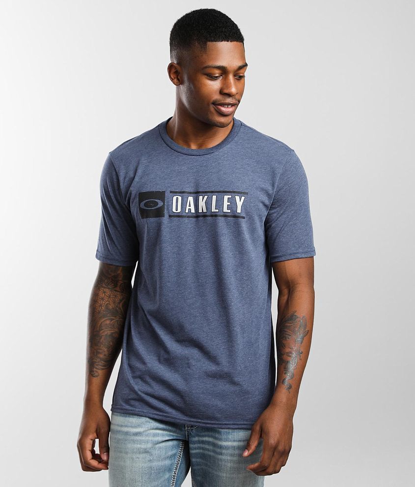 Oakley Channel Stripe O Hydrolix™ T-Shirt - Men's Activewear in Dark ...