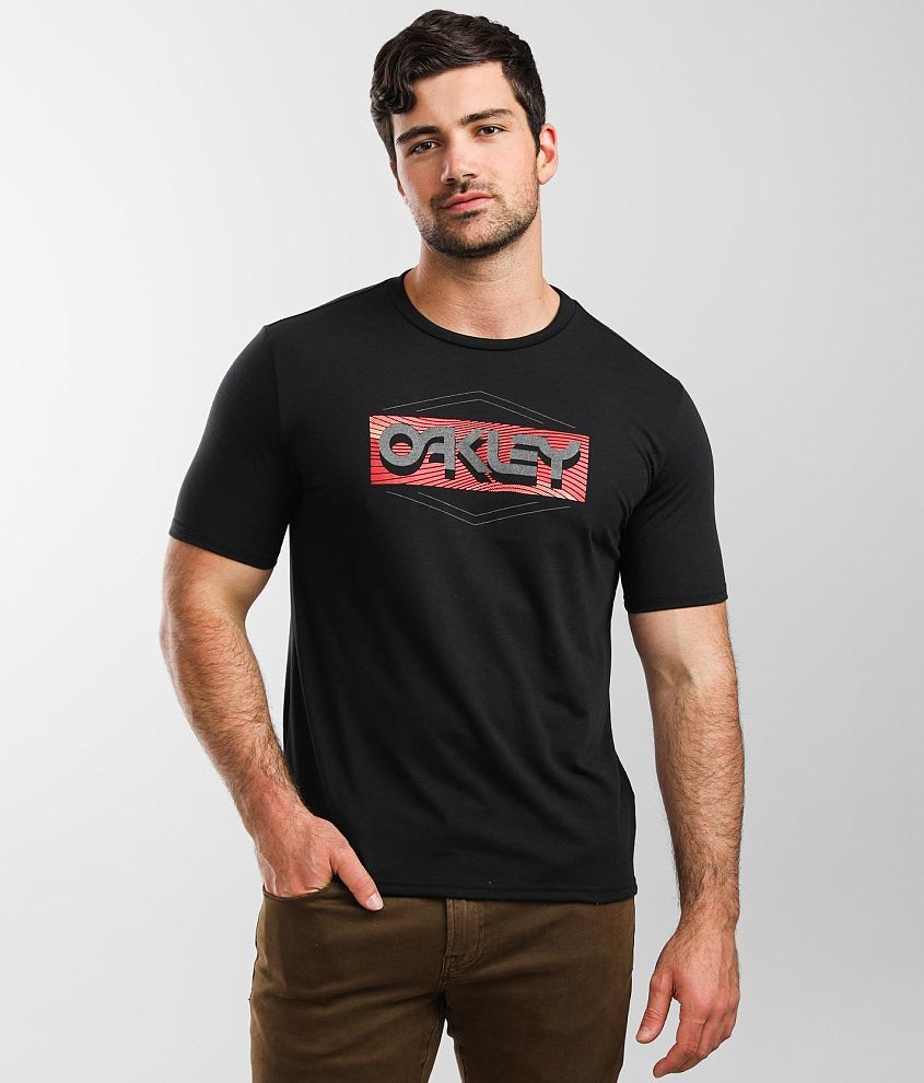 Oakley Diamond Wave O Hydrolix&#8482; T-Shirt front view