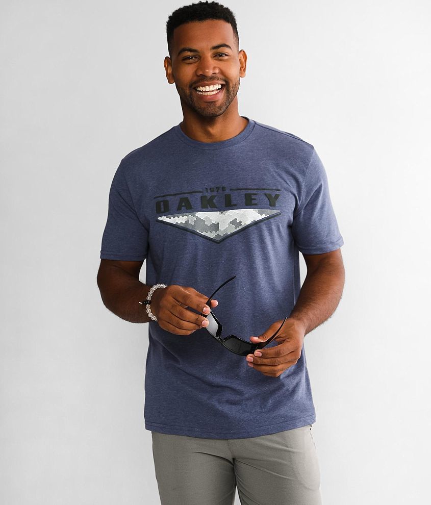 Oakley Snow Diamond O Hydrolix&#8482; T-Shirt front view