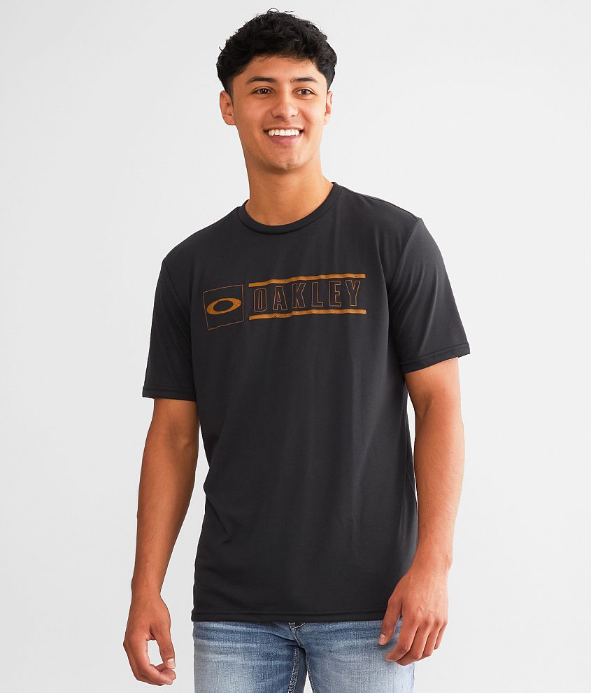 Oakley O Hydrolix&#8482; Bark Plate T-Shirt front view