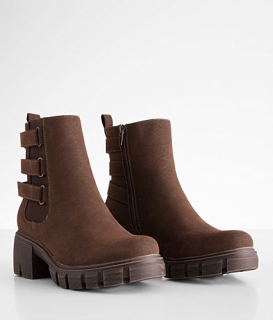 Pierre Dumas Camden Lug Ankle Boot misc detail 1 view