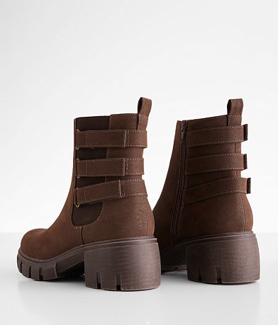 Pierre Dumas Camden Lug Ankle Boot misc detail 2 view