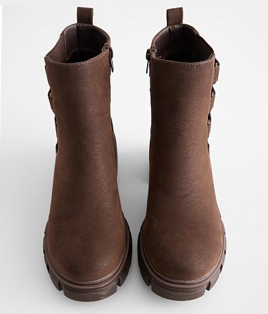 Pierre Dumas Camden Lug Ankle Boot misc detail 3 view
