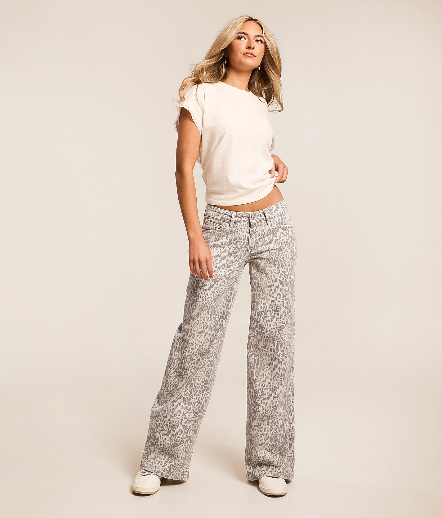Rylee Wide Leg Leopard Print Jean