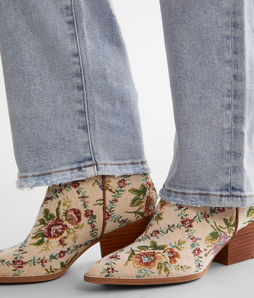 The Relaxed Straight Jean