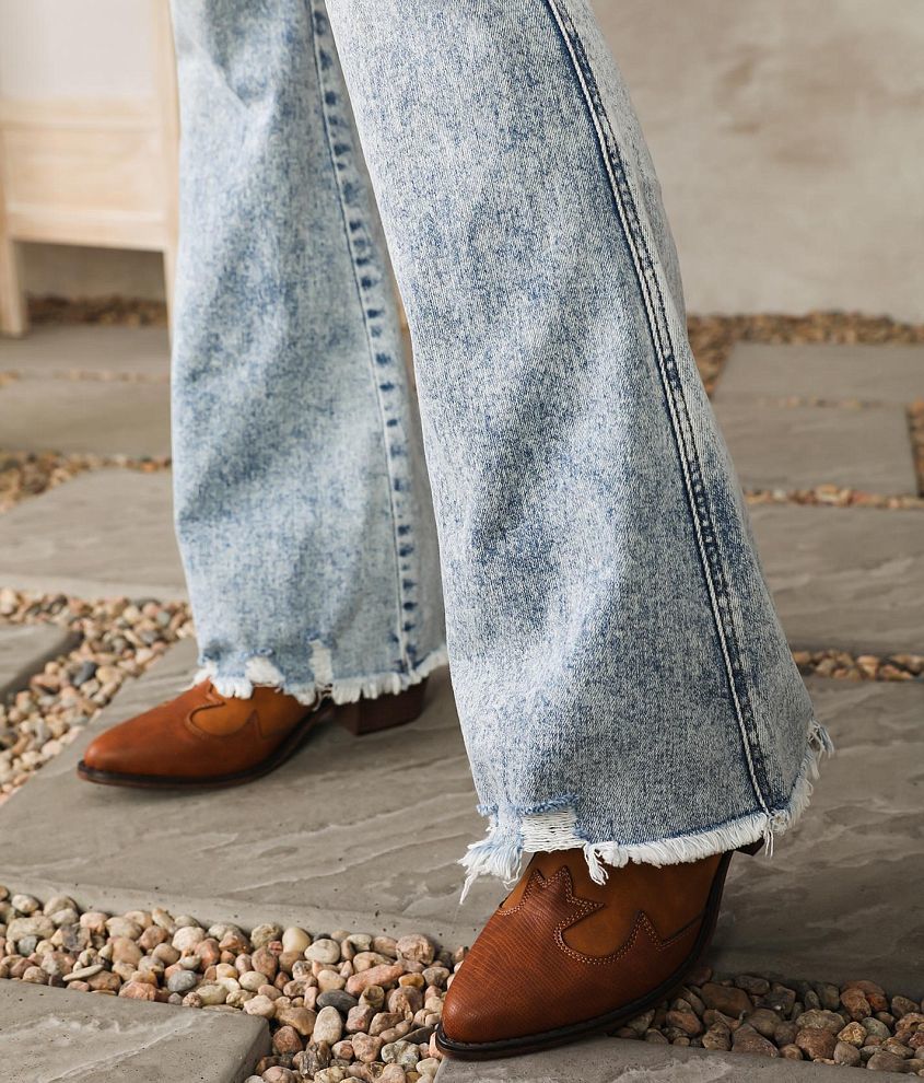 Mid-Rise Flare Stretch Jean