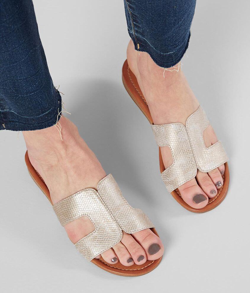 Daytrip Textured Metallic Sandal front view