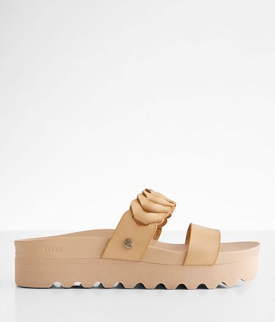 Reef Cushion Vista Hi Twist Sandal front view