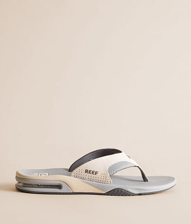 Mens Scandals Reef Buckle Brand size 9 FlipFlops Men main image 3