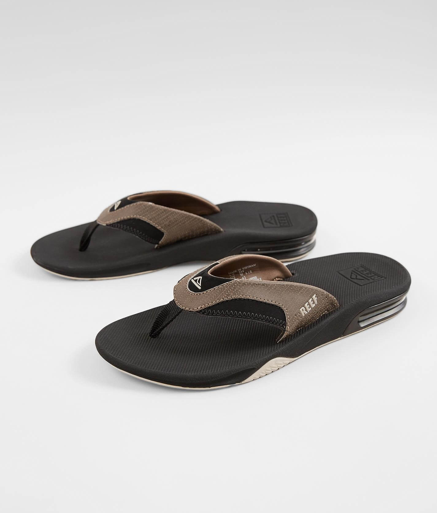 buckle mens flip flops