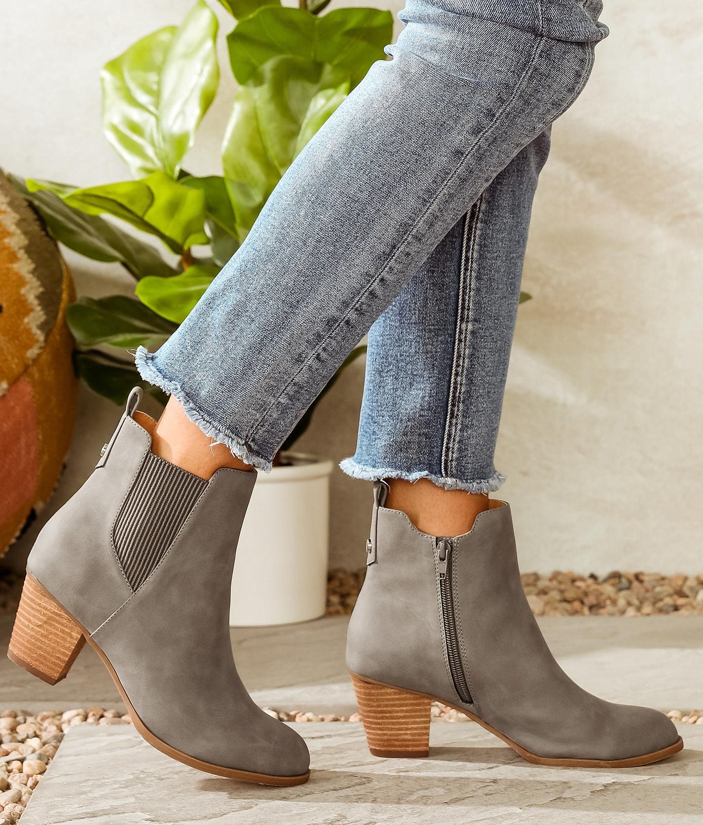 Dolce vita drew hot sale ankle boots