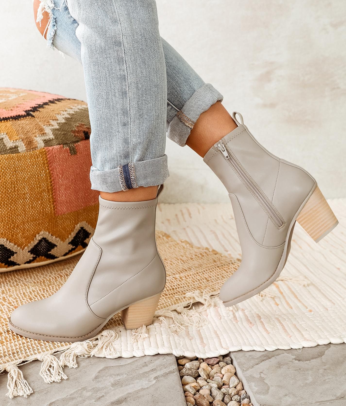 Dolce vita outlet chase stretch booties