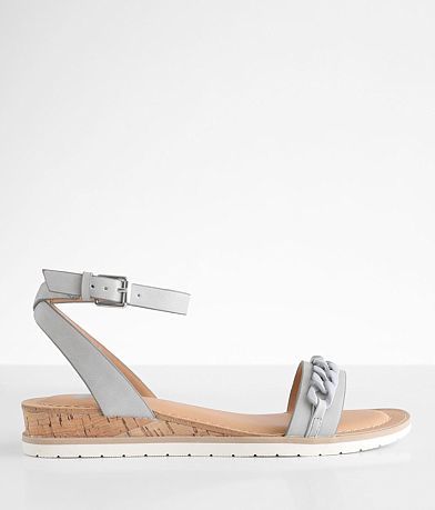 DV by Dolce Vita Fetch Sandal front view
