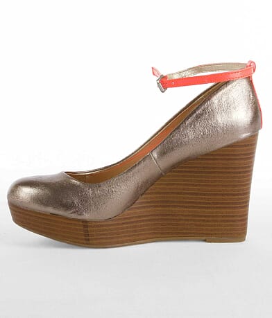 R2 Larisa Shoe MISC_DETAIL_1