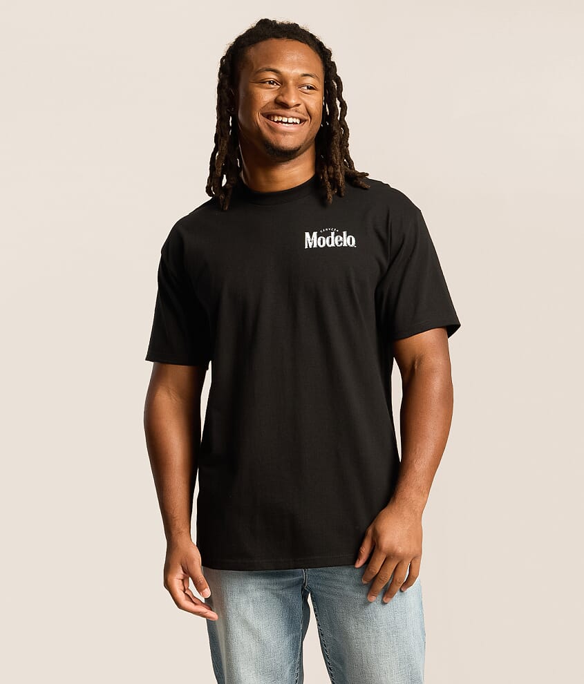 Modelo Jumbo Bottle T-Shirt