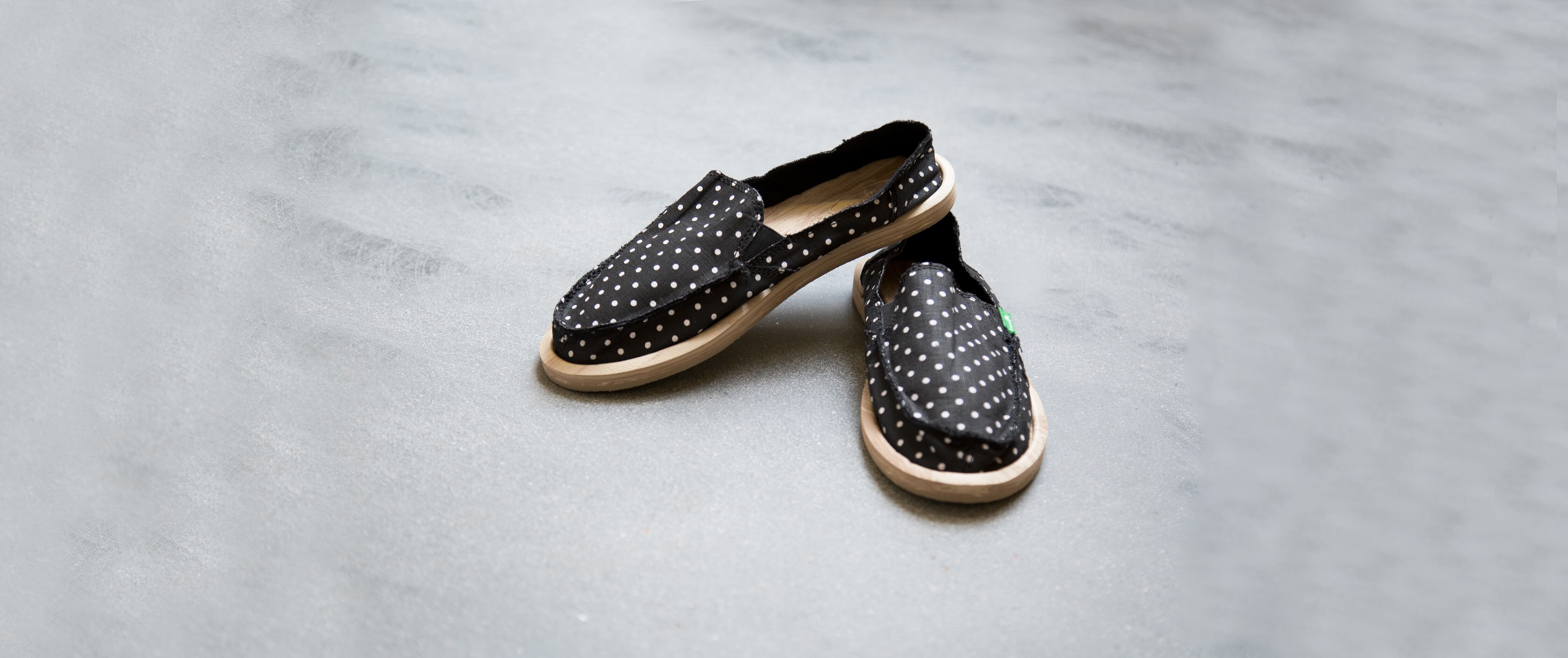 sanuk hot dotty