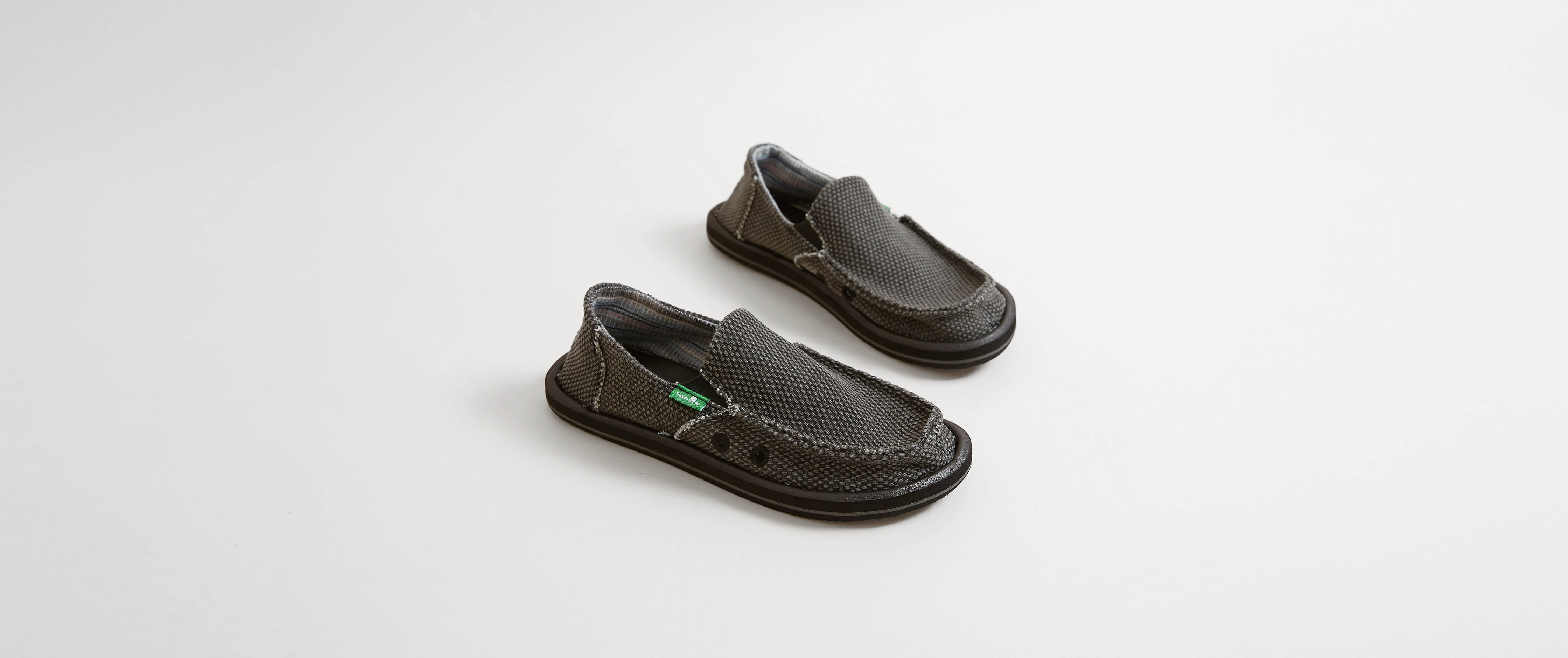 boys sanuks