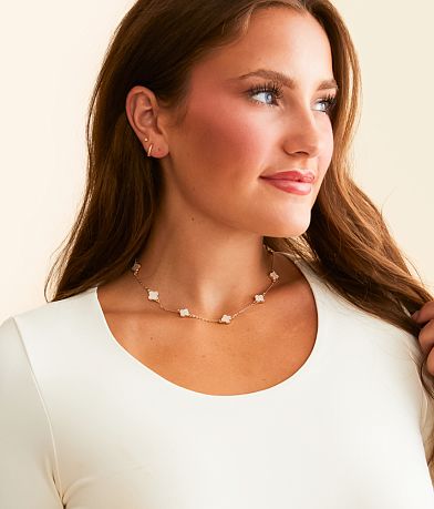 boutique by BKE Clover Necklace misc detail 2 view