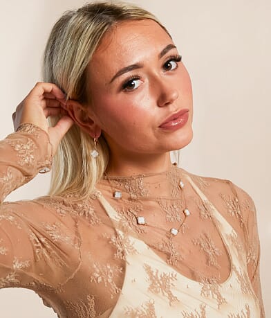 boutique by BKE Mother Of Pearl Clover Necklace misc detail 2 view