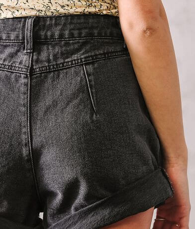 Signature 8 Ultra High Rise Cuffed Short BACK_POCKET