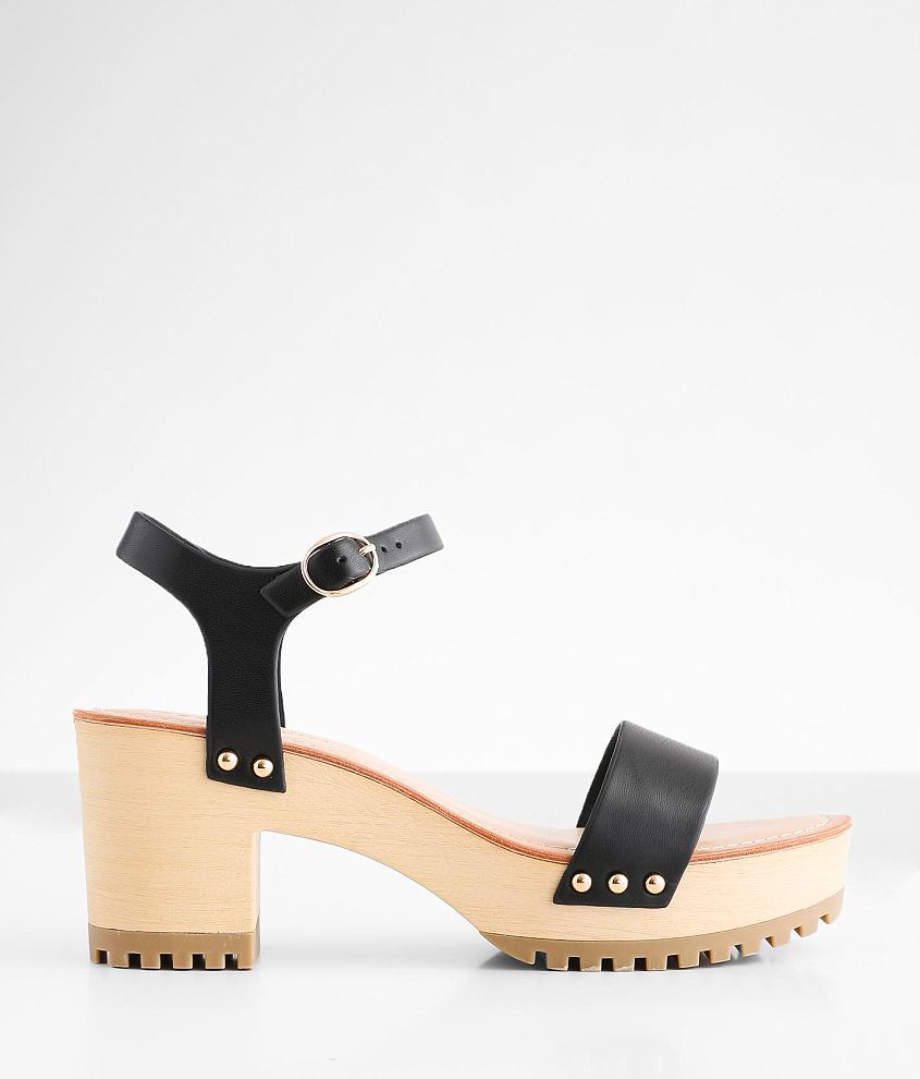 Black wooden shop heel sandals