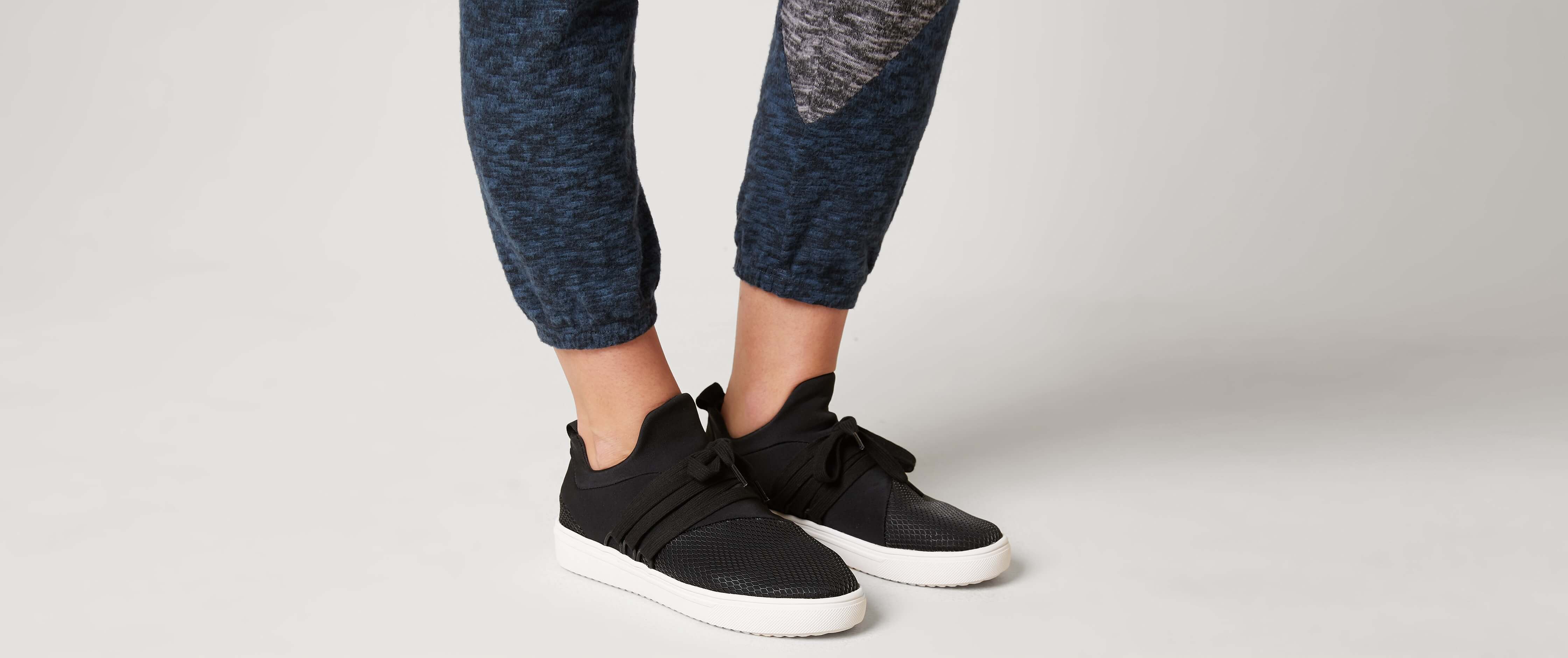 steve madden lancer black sneakers