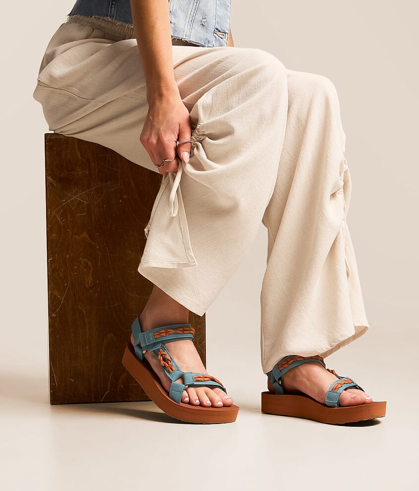 Midform Universal Knotted Sandal
