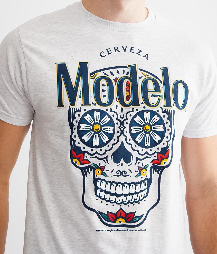 Modelo Cerveza T-Shirt