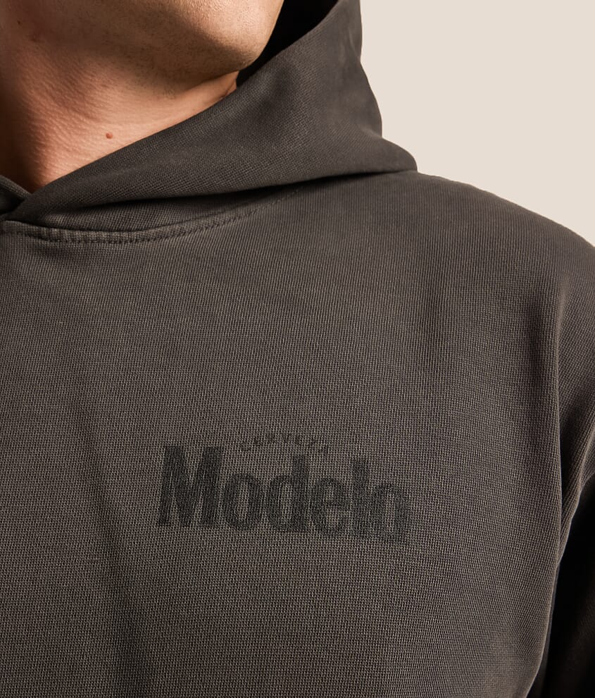 Modelo Fighting Spirit Hooded Sweatshirt