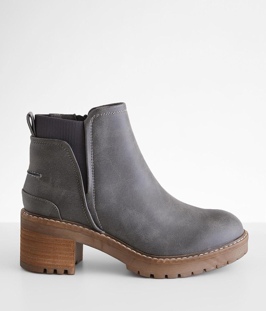 Bullboxer B-52 Lug Ankle Boot front view