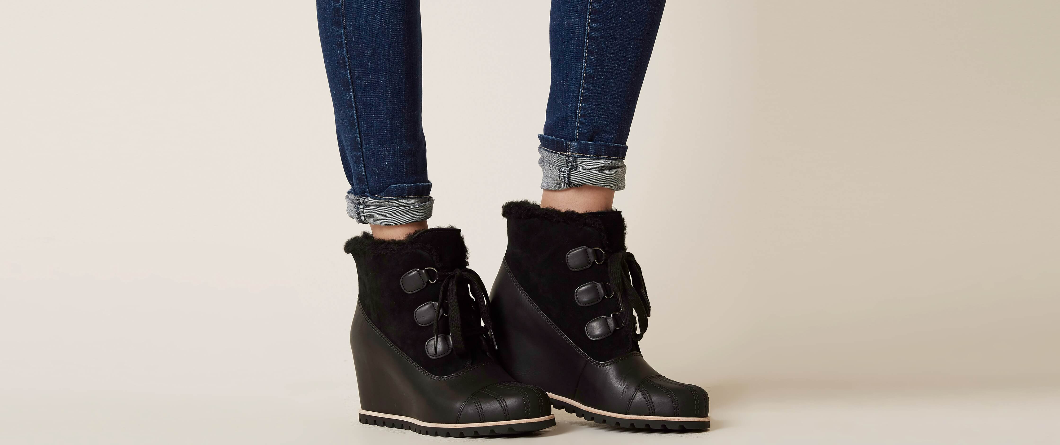 UGG® Alasdair Leather Wedge Boot 