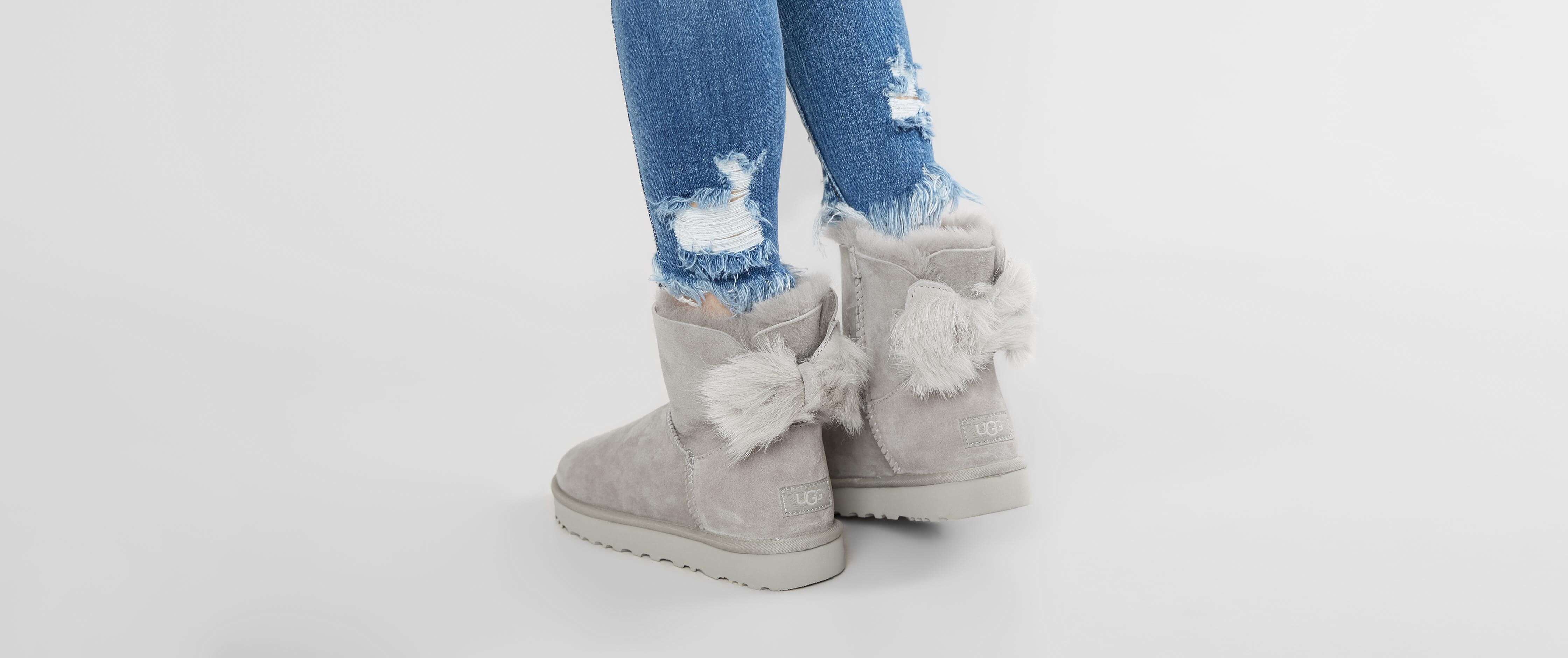 classic mini fluff bow boot