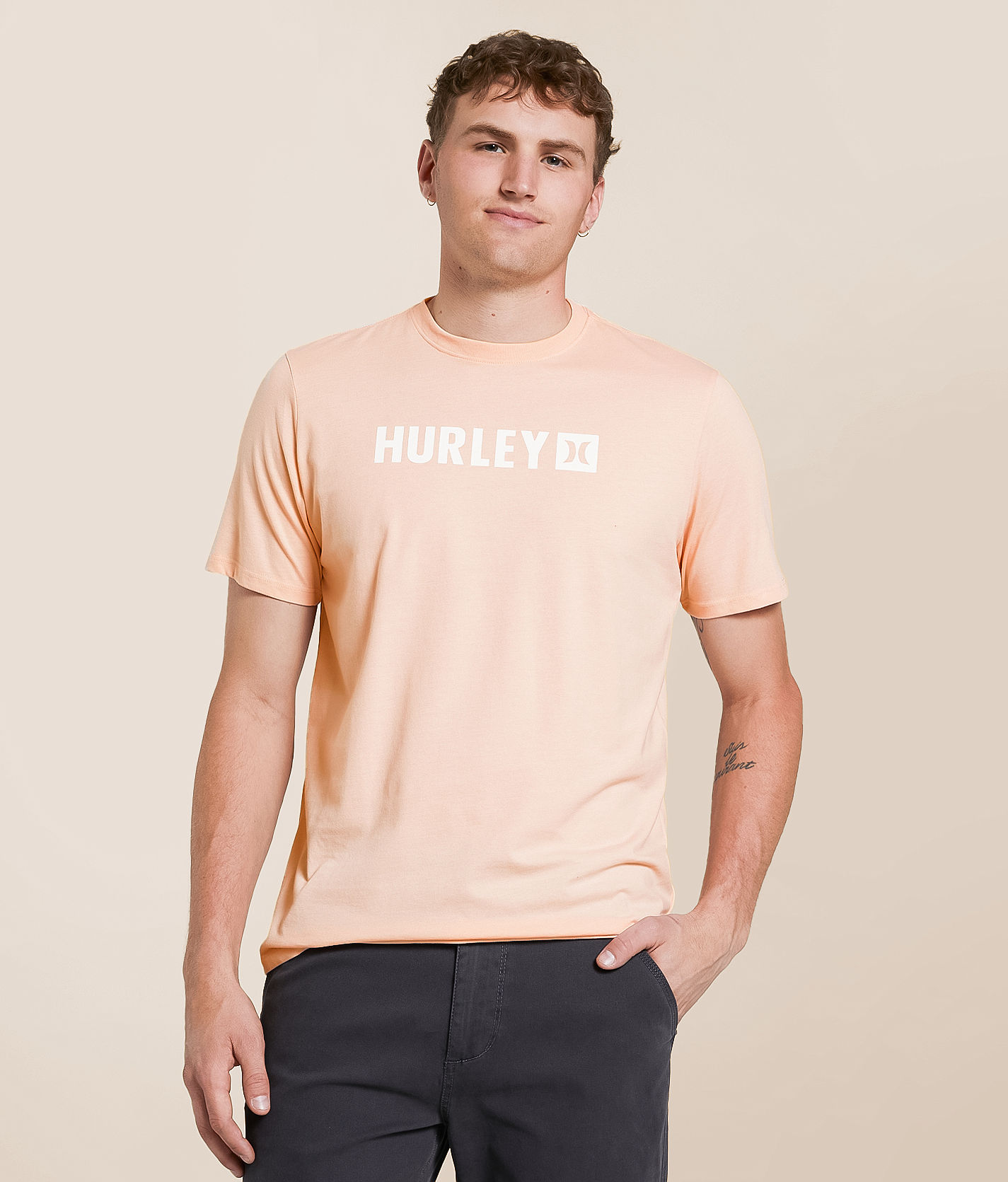 Hurley Tシャツ 80s Classic Retro 80's Movie Over the Top Minimalist Bob 'Bull