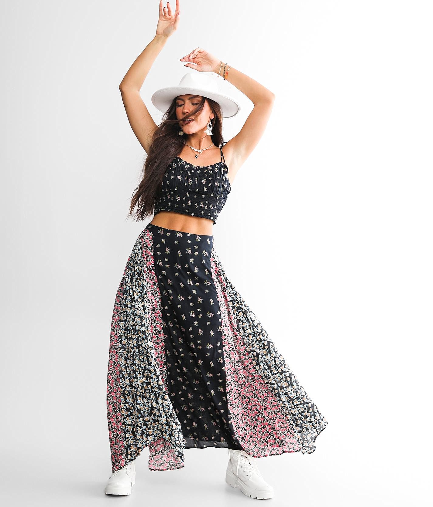 【GROVE】 KAIA SKIRT / 追跡付 Hikerkind Venture Skort - Fun and Feminine Hiking Skort with