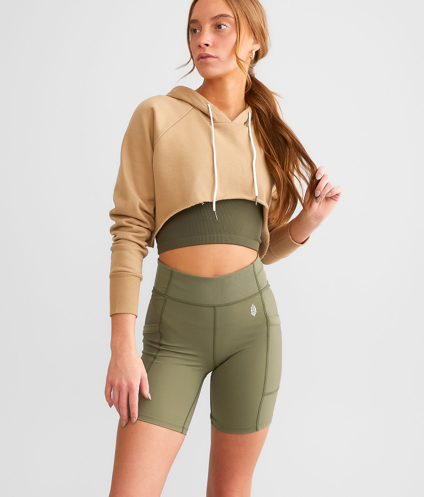 新品　Her lip to Chain Boucle Shorts GG embossed shiny leather shorts in Gucci Rosso Ancora