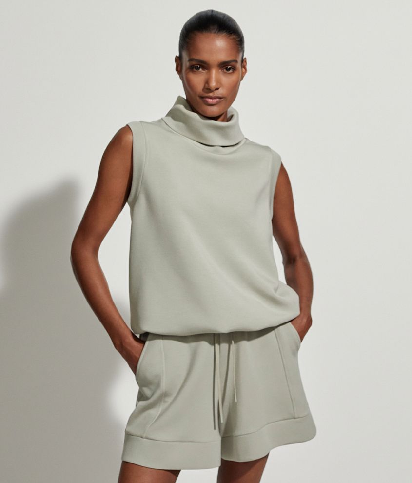 Turtleneck activewear outlet