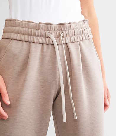 Varley The Rolled Cuff Pant misc detail 1 view