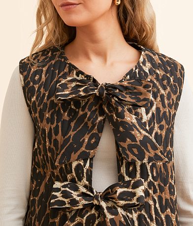 Veveret Front Tie Quilted Vest MISC_DETAIL_1